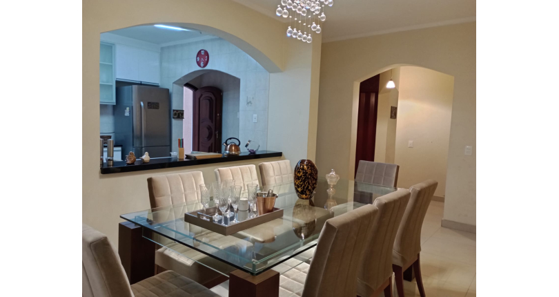 Belo Sobrado à venda no Jardim Marisa na Rua Madre Maria Villac