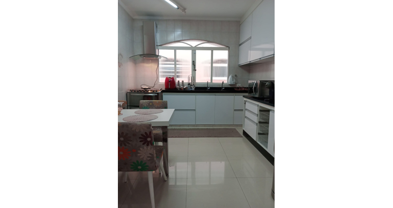 Belo Sobrado à venda no Jardim Marisa na Rua Madre Maria Villac