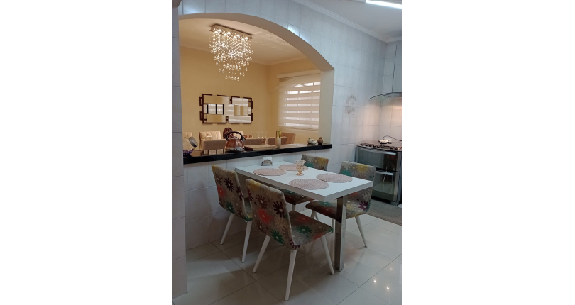 Belo Sobrado à venda no Jardim Marisa na Rua Madre Maria Villac