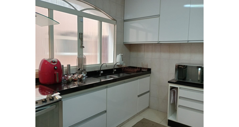 Belo Sobrado à venda no Jardim Marisa na Rua Madre Maria Villac