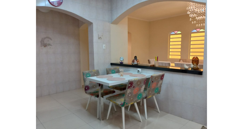 Belo Sobrado à venda no Jardim Marisa na Rua Madre Maria Villac