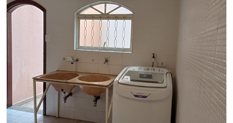 Belo Sobrado à venda no Jardim Marisa na Rua Madre Maria Villac