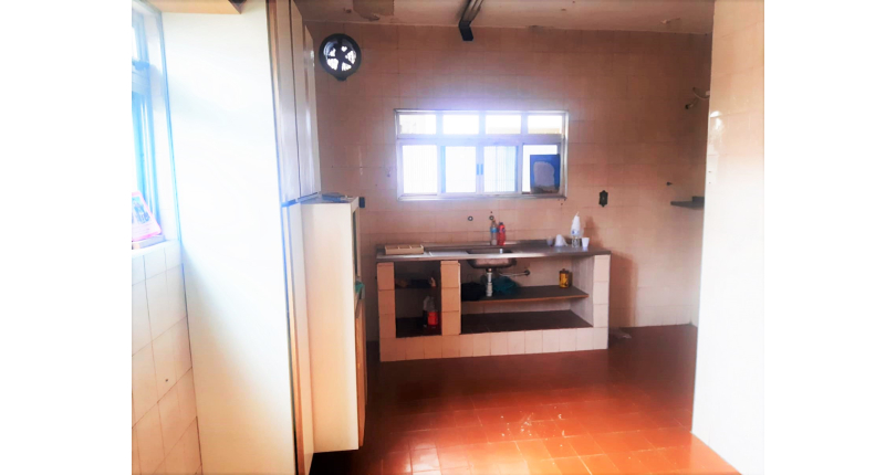 Casa assobradada à venda na Vila Pereira Barreto na Avenida Miguel de Castro