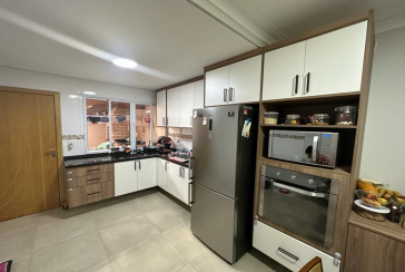 Belo Sobrado à venda no Parque Maria Domitila na Rua José Teodoro Vieira 