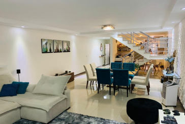 Belo Sobrado à venda no Parque São Domingos na Rua Dirceu de Almeida