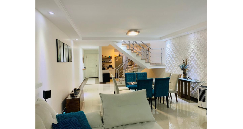 Belo Sobrado à venda no Parque São Domingos na Rua Dirceu de Almeida