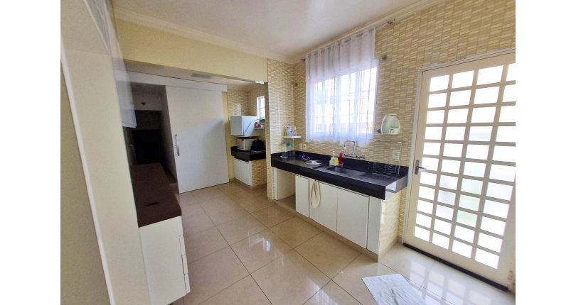 Casa à venda Praça Sá Pinto, Vila Ipojuca - Imóveis à Venda