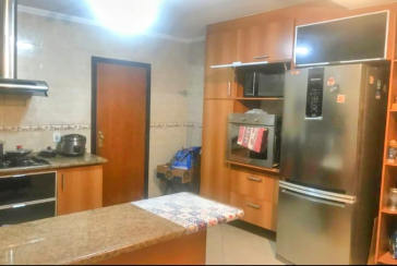 Bom Sobrado à venda no Conjunto Residencial Vista Verde 