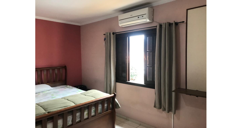 Bom Sobrado à venda no Conjunto Residencial Vista Verde 