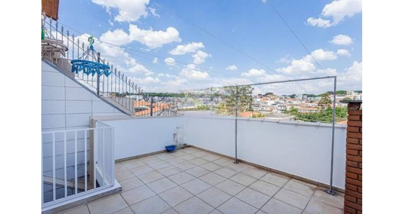 Sobrado à Venda no Parque São Domingos na Rua Professora Altina Maynardi de Araújo