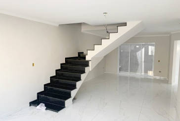 Belo Sobrado novo à venda na Vila Mangalot na Rua José Ataliba Ortiz 400,