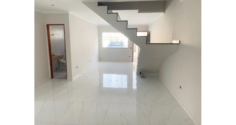 Belo Sobrado novo à venda na Vila Mangalot na Rua José Ataliba Ortiz 400,