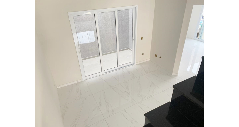 Belo Sobrado novo à venda na Vila Mangalot na Rua José Ataliba Ortiz 400,