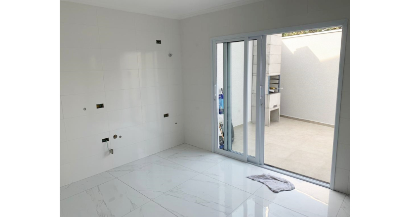 Belo Sobrado novo à venda na Vila Mangalot na Rua José Ataliba Ortiz 400,