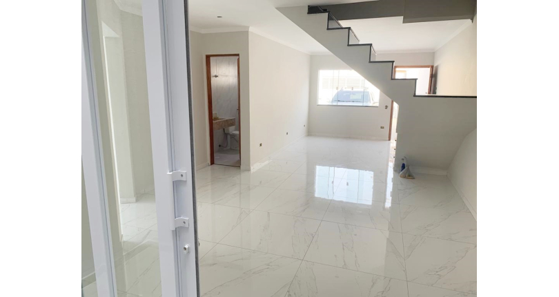 Belo Sobrado novo à venda na Vila Mangalot na Rua José Ataliba Ortiz 400,