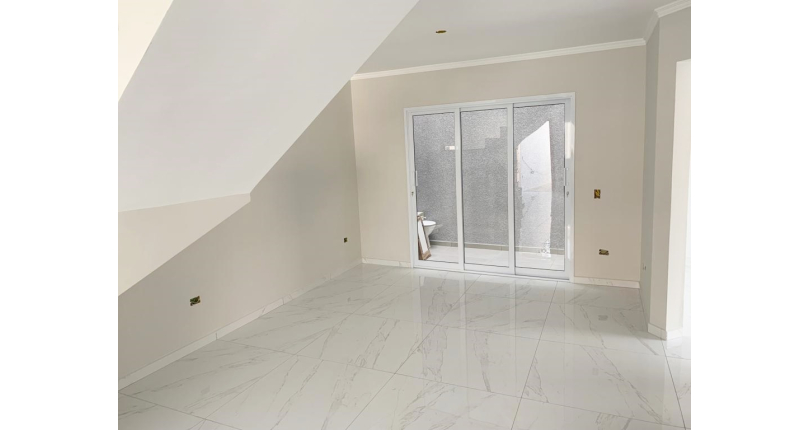 Belo Sobrado novo à venda na Vila Mangalot na Rua José Ataliba Ortiz 400,