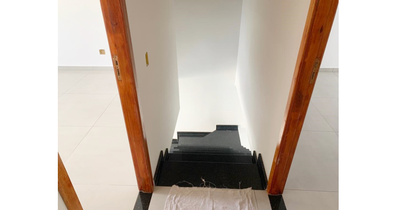 Belo Sobrado novo à venda na Vila Mangalot na Rua José Ataliba Ortiz 400,