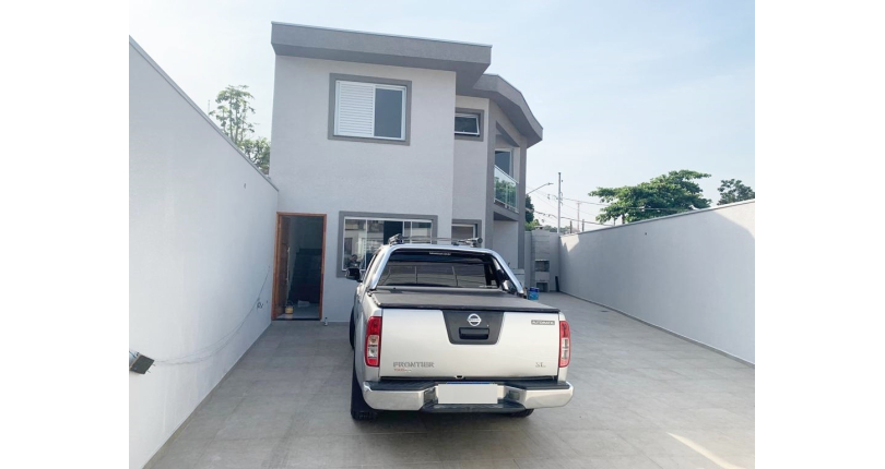 Belo Sobrado novo à venda na Vila Mangalot na Rua José Ataliba Ortiz 400,