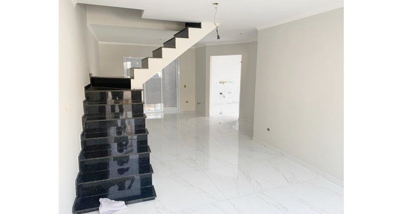 Belo Sobrado novo à venda na Vila Mangalot na Rua José Ataliba Ortiz 400,