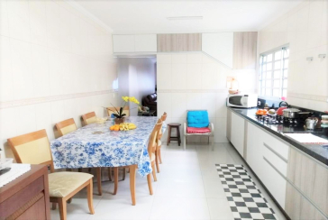 Sobrado à venda no Jardim Mangalot na Rua Jose Santos de Oliveira