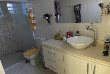 Lindo Sobrado à venda no Jardim Regina na Rua Crispim Santos, 