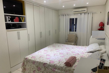 Lindo Sobrado à venda no Jardim Regina na Rua Crispim Santos, 