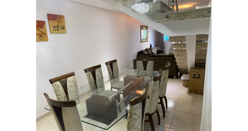 Lindo Sobrado à venda no Jardim Regina na Rua Crispim Santos, 