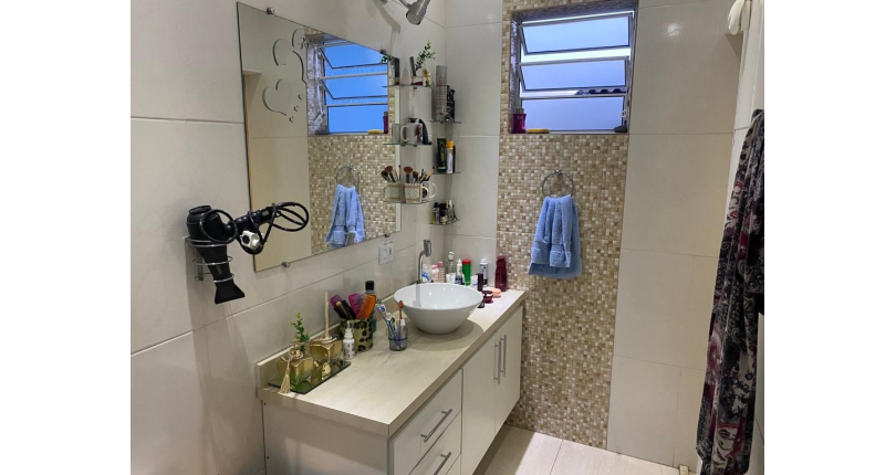 Lindo Sobrado à venda no Jardim Regina na Rua Crispim Santos, 