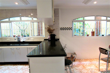 Sobrado à venda no Jardim Regina na Rua Carlos Mauser