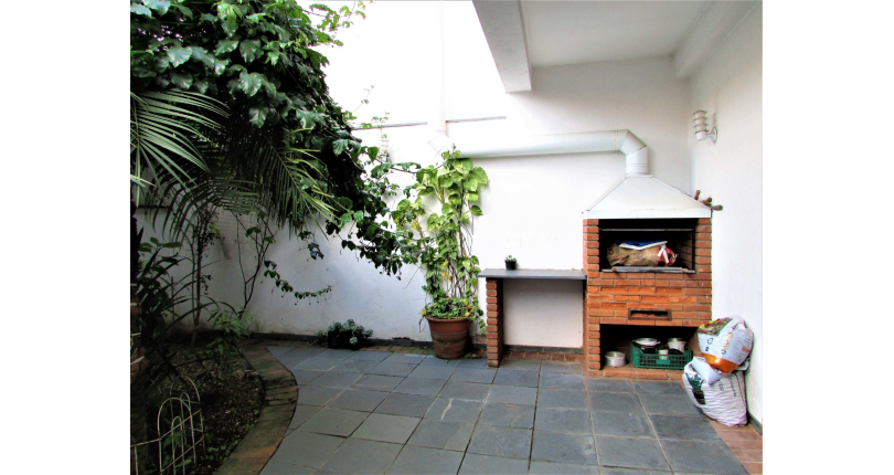 Sobrado à venda no Jardim Regina na Rua Carlos Mauser