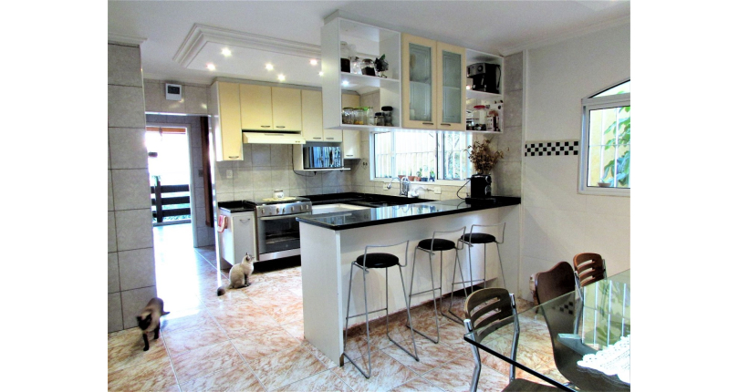 Sobrado à venda no Jardim Regina na Rua Carlos Mauser