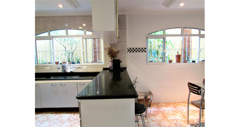 Sobrado à venda no Jardim Regina na Rua Carlos Mauser