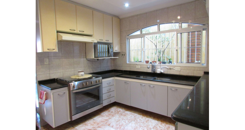 Sobrado à venda no Jardim Regina na Rua Carlos Mauser