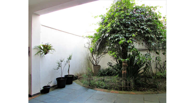 Sobrado à venda no Jardim Regina na Rua Carlos Mauser