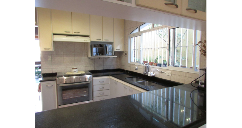 Sobrado à venda no Jardim Regina na Rua Carlos Mauser