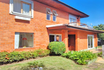 Belo Sobrado à venda no Conjunto Residencial Vista Verde na Rua Ricardo de Freitas