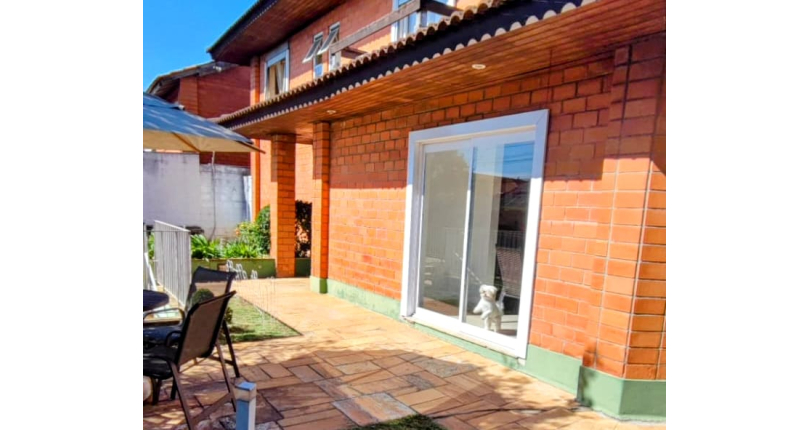 Belo Sobrado à venda no Conjunto Residencial Vista Verde na Rua Ricardo de Freitas