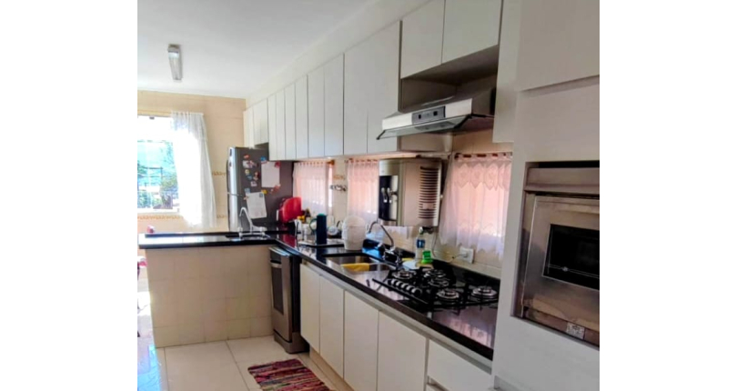 Belo Sobrado à venda no Conjunto Residencial Vista Verde na Rua Ricardo de Freitas