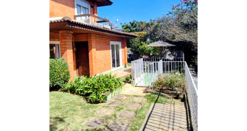 Belo Sobrado à venda no Conjunto Residencial Vista Verde na Rua Ricardo de Freitas