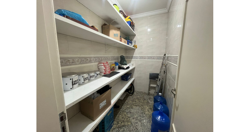 Lindo Sobrado à venda no City América na Rua Engenheiro Jayme Rocha Pereira