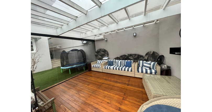 Lindo Sobrado à venda no City América na Rua Engenheiro Jayme Rocha Pereira