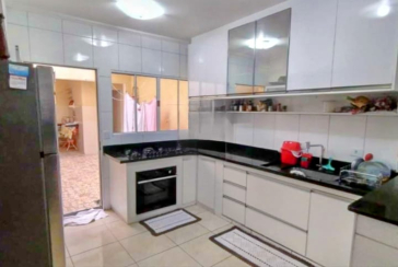 Bom Sobrado à venda no Conjunto Residencial Vista Verde na Rua Ricardo Abed