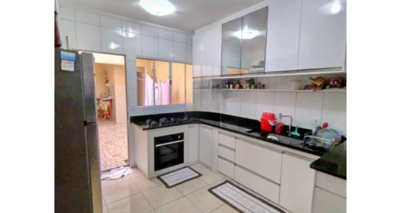 Bom Sobrado à venda no Conjunto Residencial Vista Verde na Rua Ricardo Abed