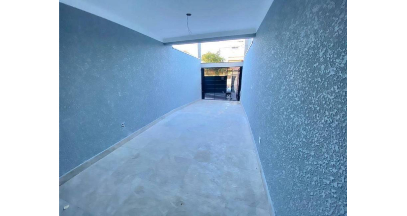 Sobrado novo à venda no Jardim Regina na Rua Andrade Velosino 130 C, 