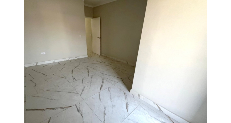 Sobrado novo à venda na Vila Catupia na Rua Tapendi 215,