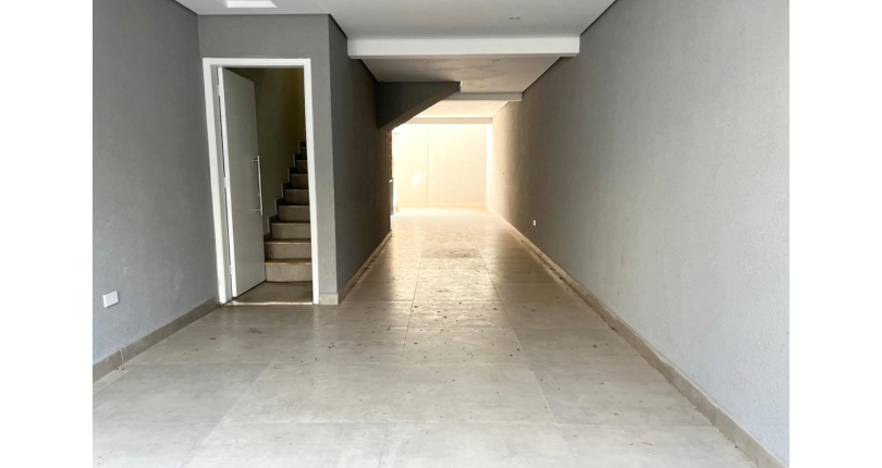 Sobrado novo à venda na Vila Catupia na Rua Tapendi 215,