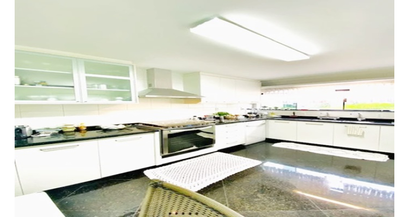 Sobrado à venda no City América na Avenida do Anastácio, com 3 dormitórios,