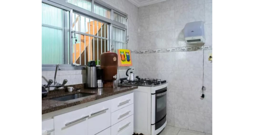 Casa assobradada à venda na Vila Jaguara na Travessa Emilio Rossi,