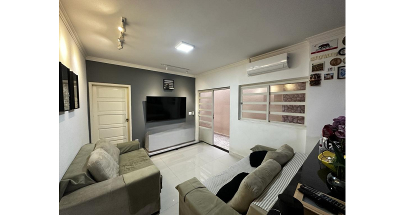 Casa à venda Rua Edvard de Vita Godoy, Parque Maria Domitila - Imóveis à Venda