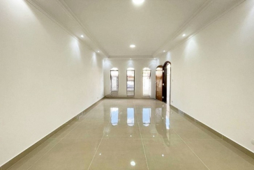 Belo Sobrado à venda no Parque São Domingos na Rua Waltrudes Correa,